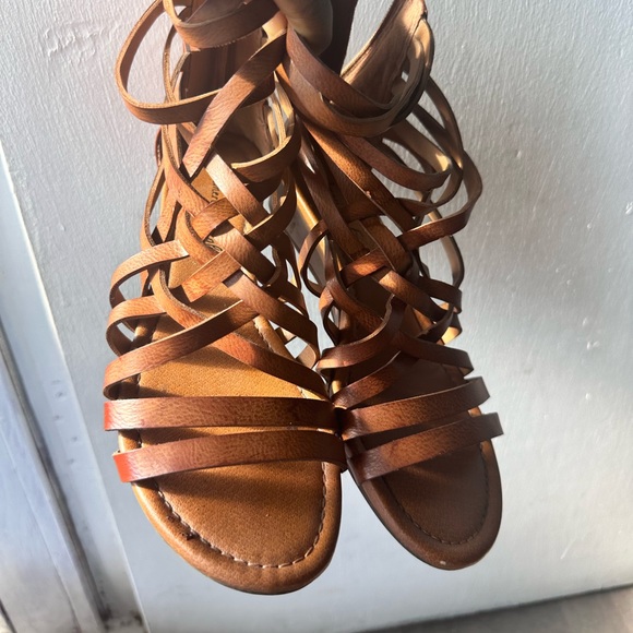 American Eagle - Picture 2 of 4